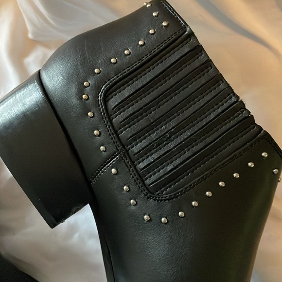 Marc Fisher Idalee Studded Chelsea Block Heel Booties
Black size 9 - Picture 12 of 16